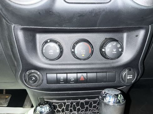 Used 2016 Jeep Wrangler Unlimited Sport w/ Quick Order Package 24S AWD/4WD image 19