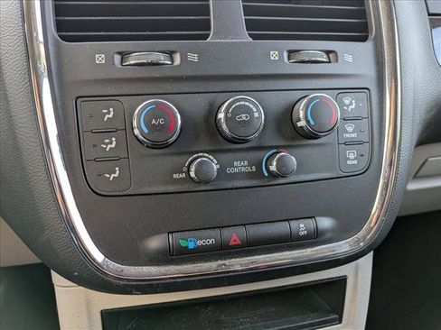 Used 2019 Dodge Grand Caravan SE FWD image 13