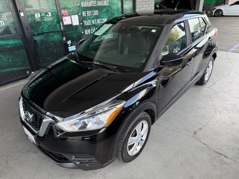 Used 2020 Nissan Kicks S FWD image 2