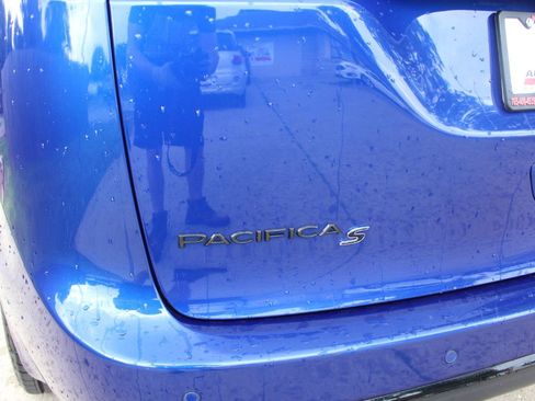 Used 2018 Chrysler Pacifica Touring-L Plus w/ S Appearance Package FWD image 46