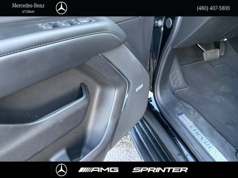 Used 2025 Chevrolet Suburban LT w/ Comfort Package RWD image 13