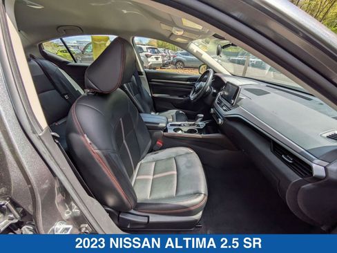 Used 2023 Nissan Altima 2.5 SR FWD image 34