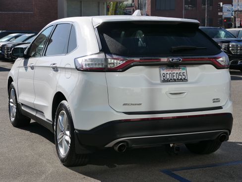 Used 2018 Ford Edge SEL FWD image 3