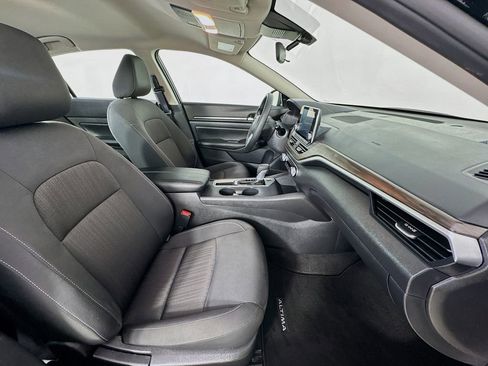 Used 2025 Nissan Altima 2.5 SV FWD image 32