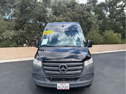 Used 2023 Mercedes-Benz Sprinter 2500 image 4
