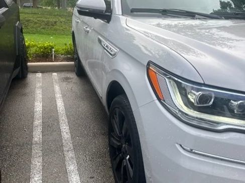 Certified 2022 Lincoln Navigator L Reserve AWD/4WD image 3