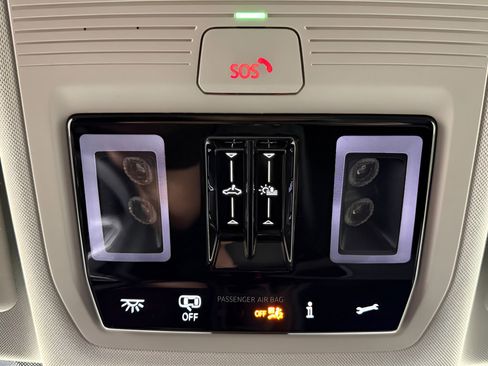 Used 2025 Volkswagen Tiguan SE image 24