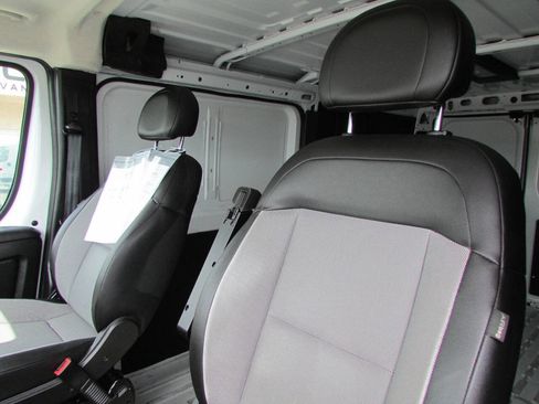 Used 2025 RAM ProMaster 2500 w/ Convenience Group FWD image 13