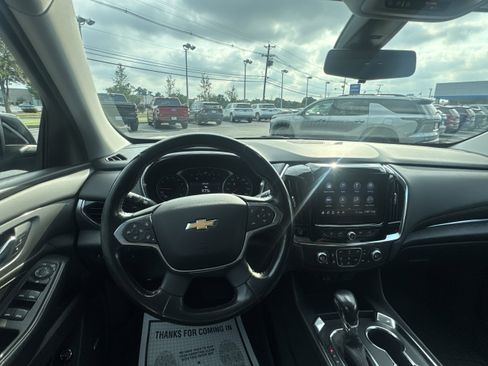 Used 2021 Chevrolet Traverse LT w/ LT Premium Package image 11