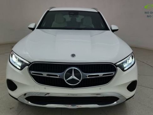 Used 2025 Mercedes-Benz GLC 300 4MATIC image 13
