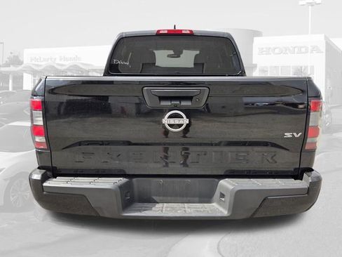 Used 2024 Nissan Frontier SV image 6