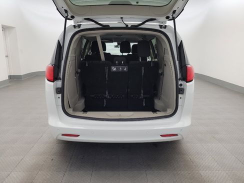 Used 2020 Chrysler Voyager L FWD image 29