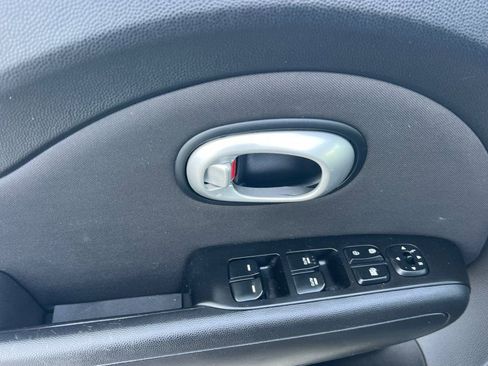 Used 2015 Kia Soul + FWD image 8