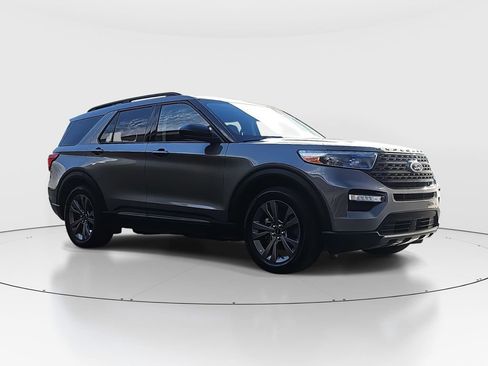 Used 2022 Ford Explorer XLT w/ Equipment Group 202A RWD image 3