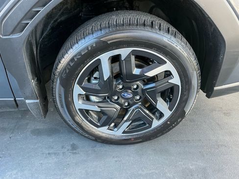 Used 2025 Subaru Forester Premium image 31