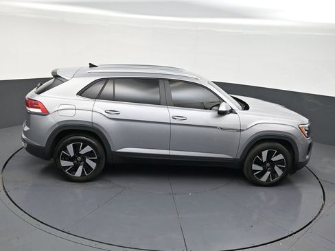 Used 2024 Volkswagen Atlas Cross Sport SE image 18