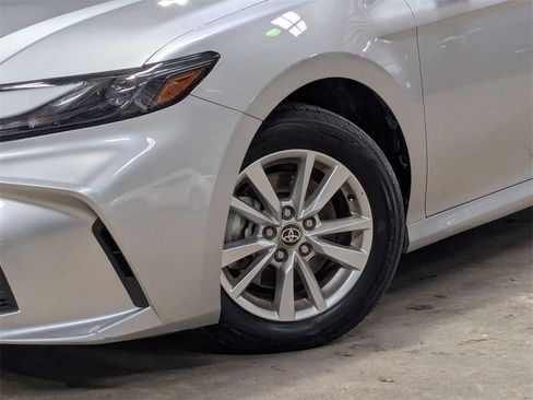 Used 2025 Toyota Camry LE image 27