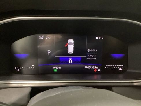 Used 2025 Volkswagen Taos SE image 8