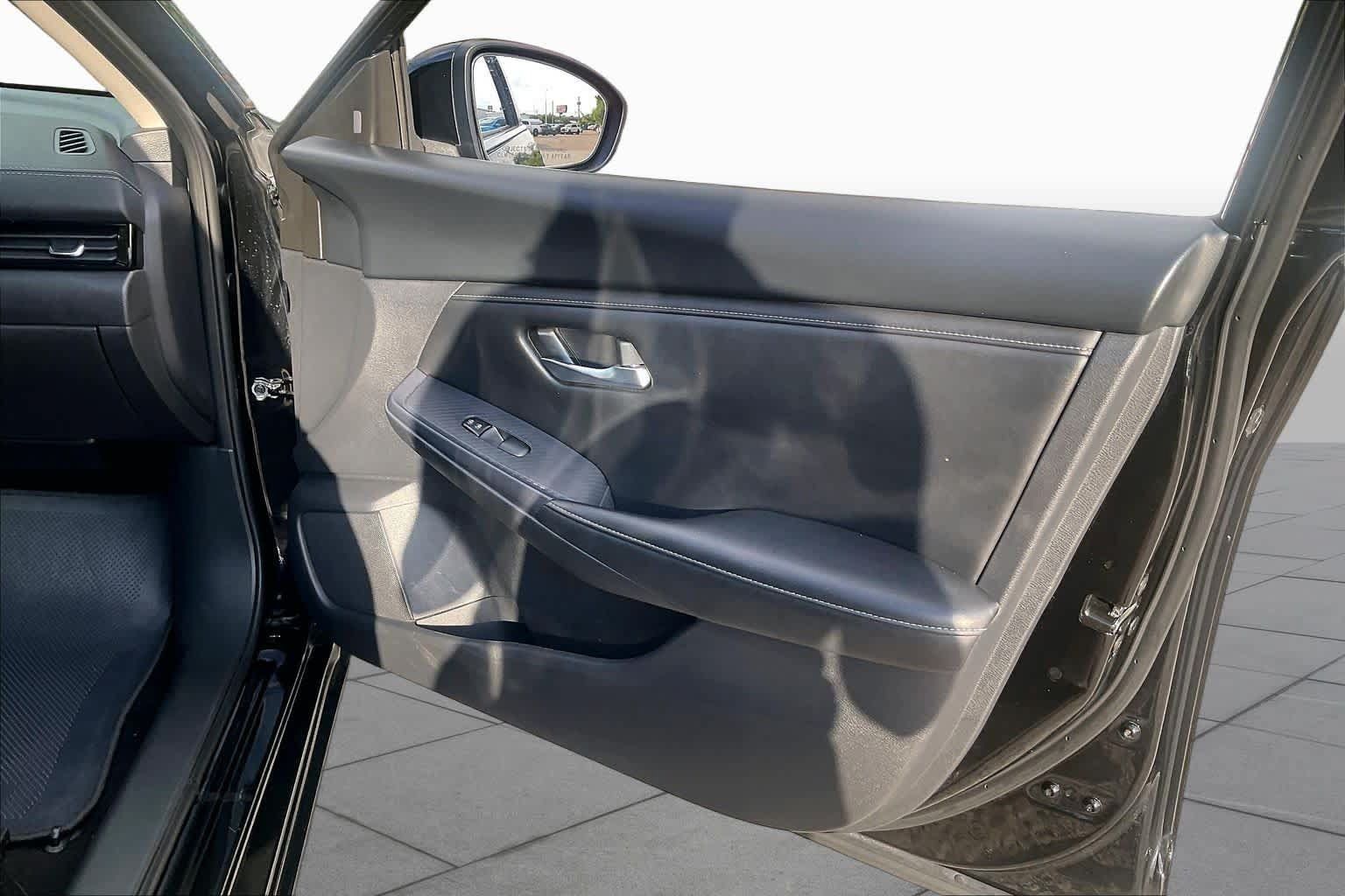 Used 2024 Nissan Sentra SV FWD image 22