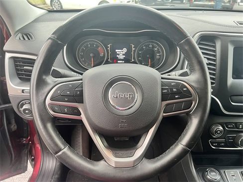 Used 2019 Jeep Cherokee Latitude Plus image 18