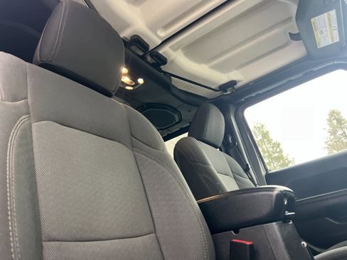 Used 2022 Jeep Wrangler Unlimited Sport image 16