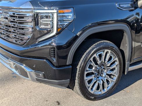 Used 2023 GMC Sierra 1500 Denali Ultimate image 9