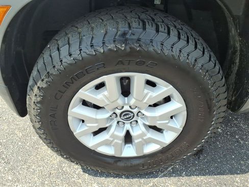 Used 2022 Nissan Frontier SV AWD/4WD image 9