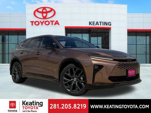 New 2025 Toyota Crown Signia image 1