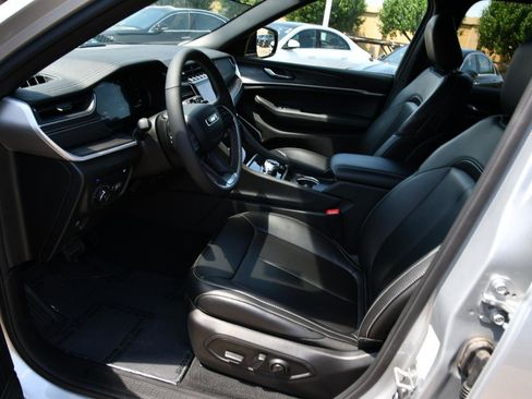 Used 2025 Jeep Grand Cherokee Limited 4xe AWD/4WD image 29