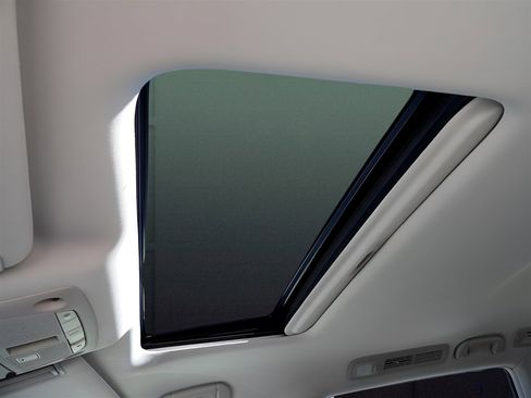 Used 2019 Nissan Armada SL w/ Premium Package image 14