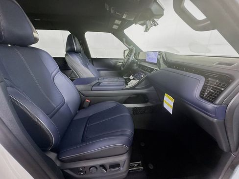 New 2026 INFINITI QX80 4WD w/ Sport Exterior Package image 36