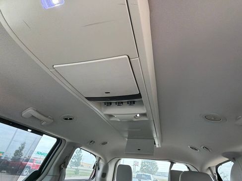 Used 2013 Chrysler Town & Country Touring-L w/ Entertainment Group #2 FWD image 17