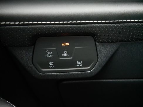 Certified 2025 Volkswagen Atlas SE image 27