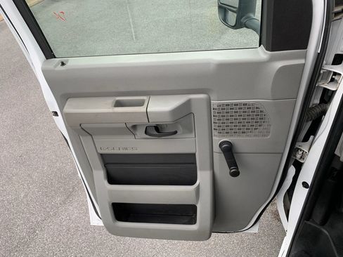Used 2019 Ford E-350 and Econoline 350 Super Duty RWD image 8