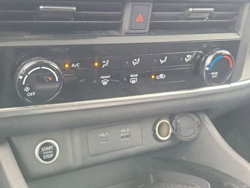 Used 2023 Nissan Rogue S image 28