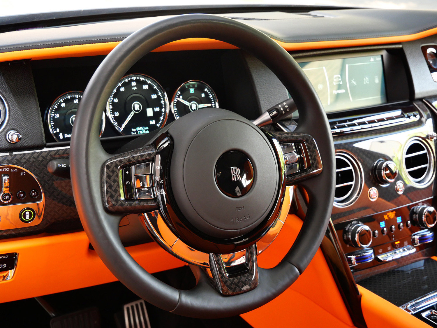 Used 2023 Rolls-Royce Cullinan Black Badge w/ Dark Exterior Package AWD/4WD image 16
