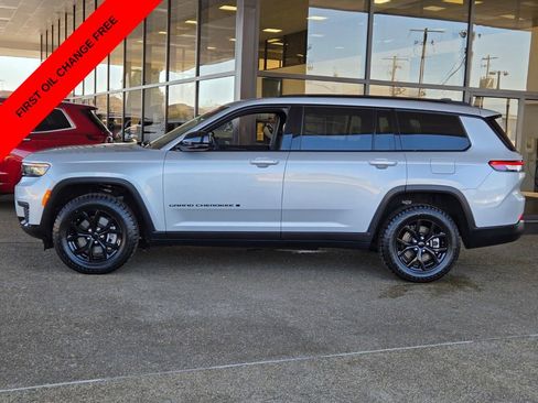Used 2024 Jeep Grand Cherokee L Laredo AWD/4WD image 2