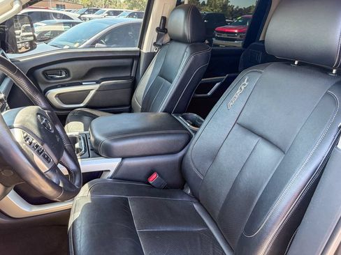 Used 2019 Nissan Titan PRO-4X w/ Pro-4x Convenience Package AWD/4WD image 9