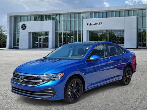 Used 2023 Volkswagen Jetta SE w/ Panoramic Sunroof Package FWD image 3