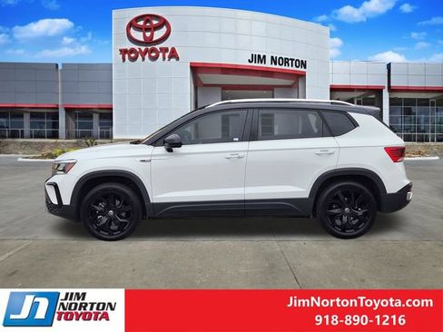 Used 2023 Volkswagen Taos SE w/ Panoramic Sunroof Package AWD/4WD image 5