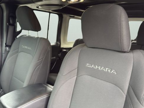 Used 2020 Jeep Wrangler Unlimited Sahara image 10
