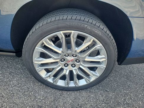New 2026 GMC Yukon XL Denali w/ Denali Reserve Package AWD/4WD image 8