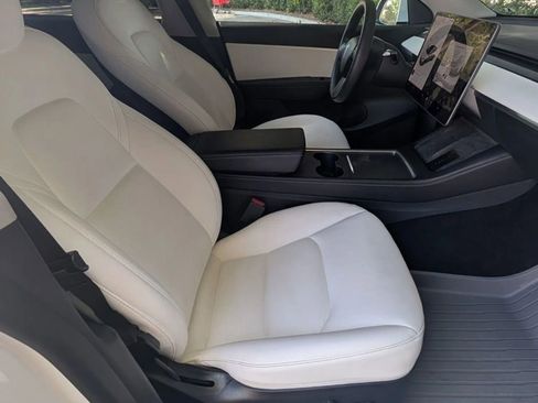 Used 2021 Tesla Model Y Long Range image 11