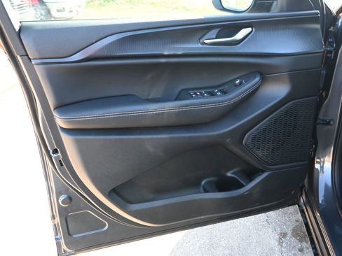 New 2025 Jeep Grand Cherokee L Laredo image 7