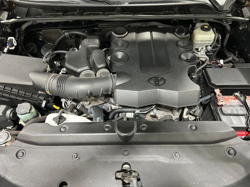 Used 2018 Toyota 4Runner SR5 Premium image 17