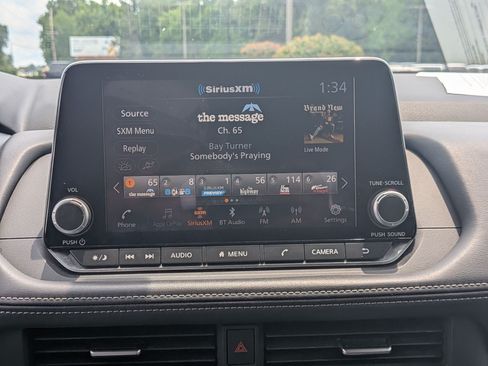 Used 2025 Nissan Rogue SV FWD image 13