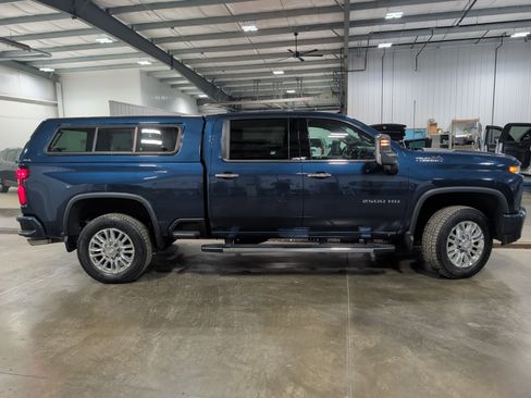 Used 2020 Chevrolet Silverado 2500 High Country w/ Z71 Off-Road Package image 2