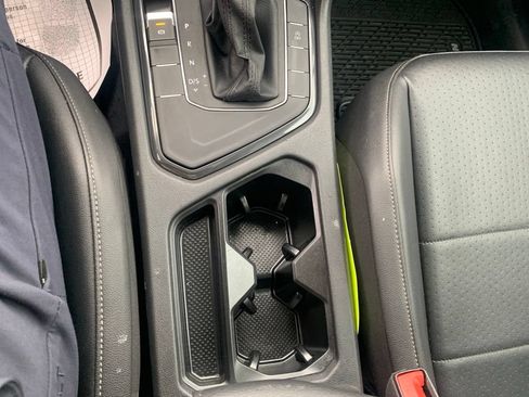 Used 2020 Volkswagen Tiguan SE w/ Panoramic Sunroof Package FWD image 23