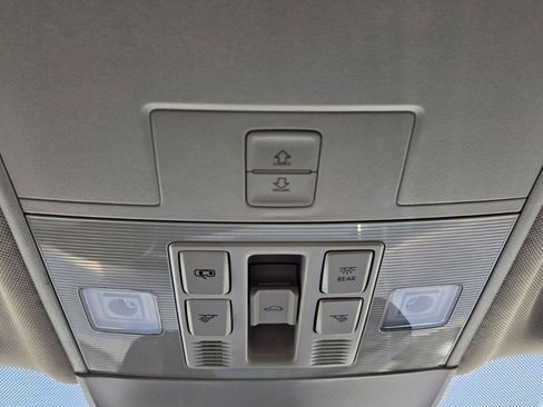 Used 2025 Volkswagen Taos SEL AWD/4WD image 41