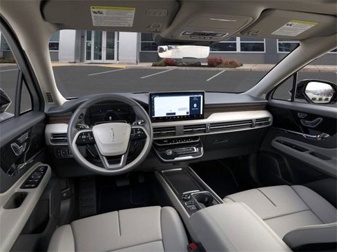 Used 2025 Lincoln Corsair Grand Touring w/ Equipment Group 301A image 9